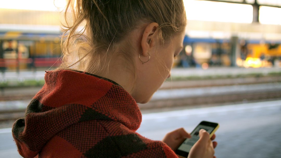 WhatsApp lança controles parentais: inclusão ou exclusão digital?